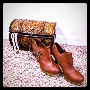 Fioni brown/ tan booties 4 inch heels SZ 8